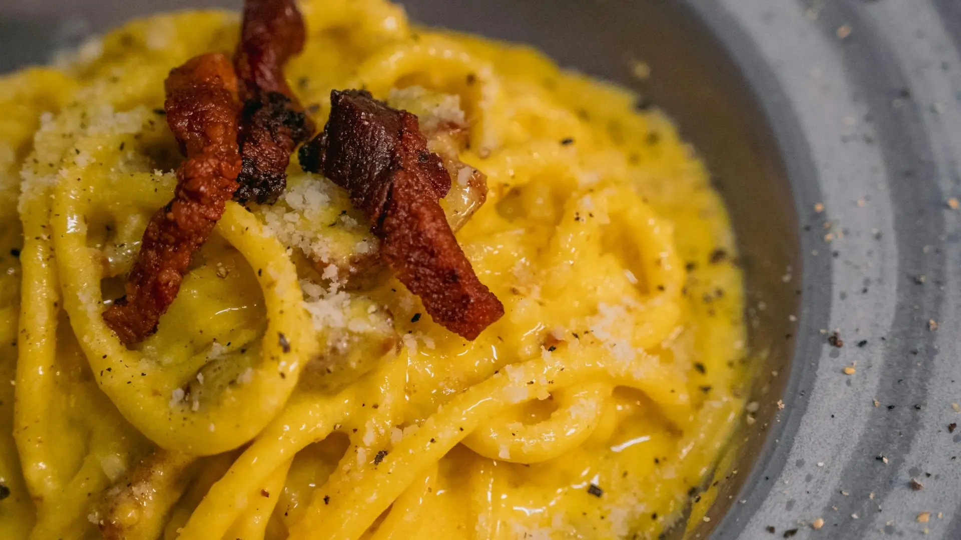 Authentic Roman carbonara — no cream — at Il Matriciano Lisbon