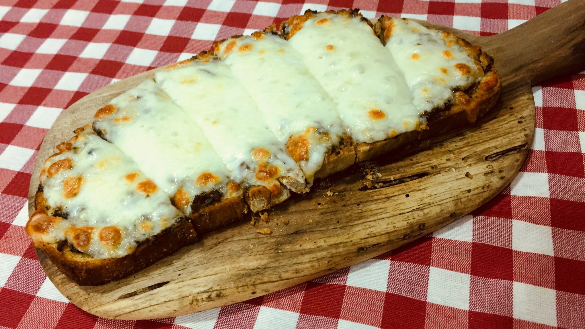 Roman pizza alla pala, fresh from the oven, at Sora Lella, Lisbon
