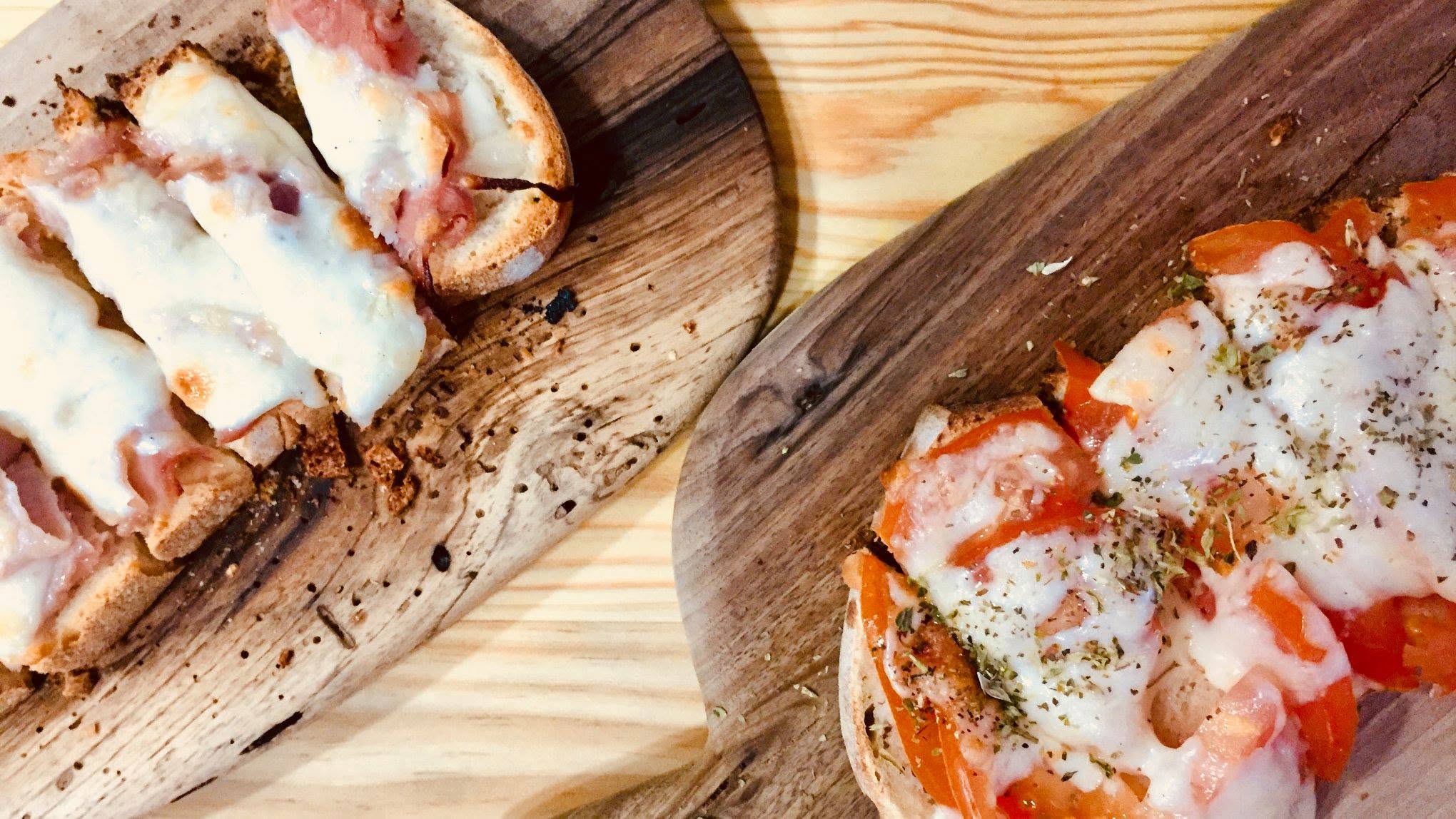 Roman pizza with tomato and mozzarella on wooden boards at Sora Lella, Lisbon